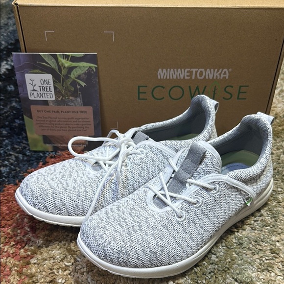 Minnetonka Women’s 7.5 Ecowise White & Grey ♻️ Materials 🌳 Planted NWT NIB - Picture 5 of 16